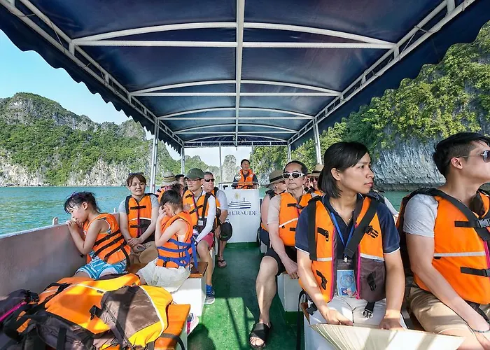 Emeraude Classic Cruises 4* Ha Long