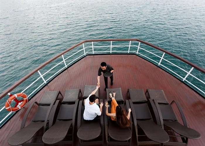  Emeraude Classic Cruises Ha Long