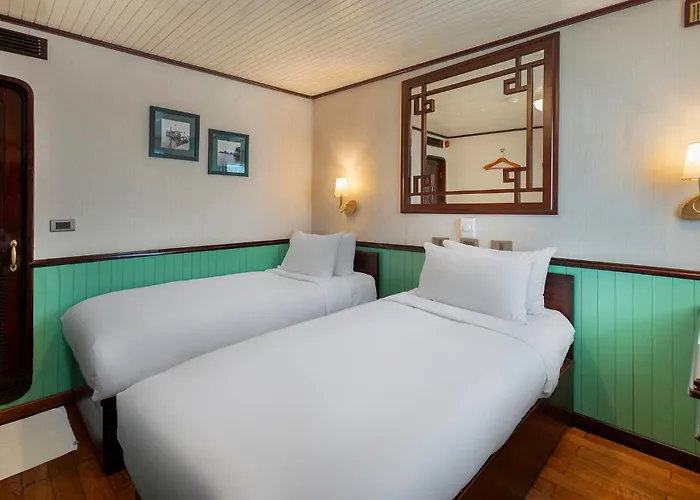 Emeraude Classic Cruises  Ha Long
