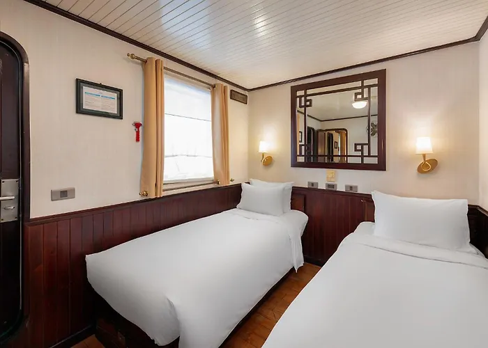 Emeraude Classic Cruises Ha Long