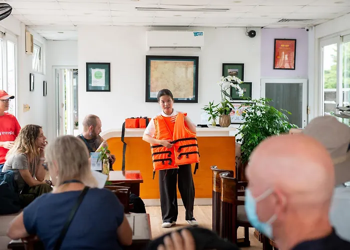 Emeraude Classic Cruises 4* Ha Long