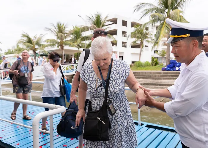 Emeraude Classic Cruises  Ha Long
