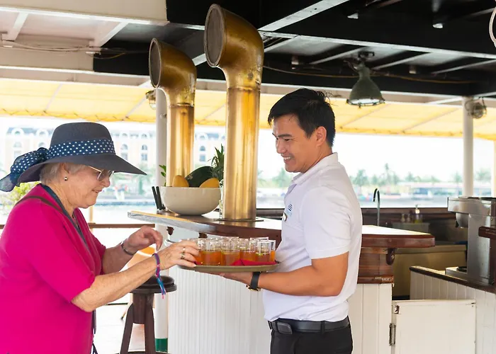 Emeraude Classic Cruises  Ha Long