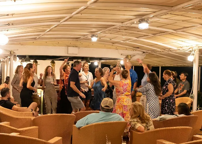 Emeraude Classic Cruises Ha Long