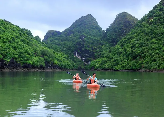 Emeraude Classic Cruises Ha Long